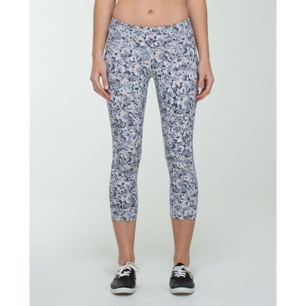 Lululemon Wunder Under Crop Not So Petite Fleur Silver Spoon Sz 6